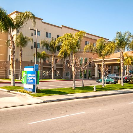 Holiday Inn Express & Suites Bakersfield Central By Ihg Exterior foto