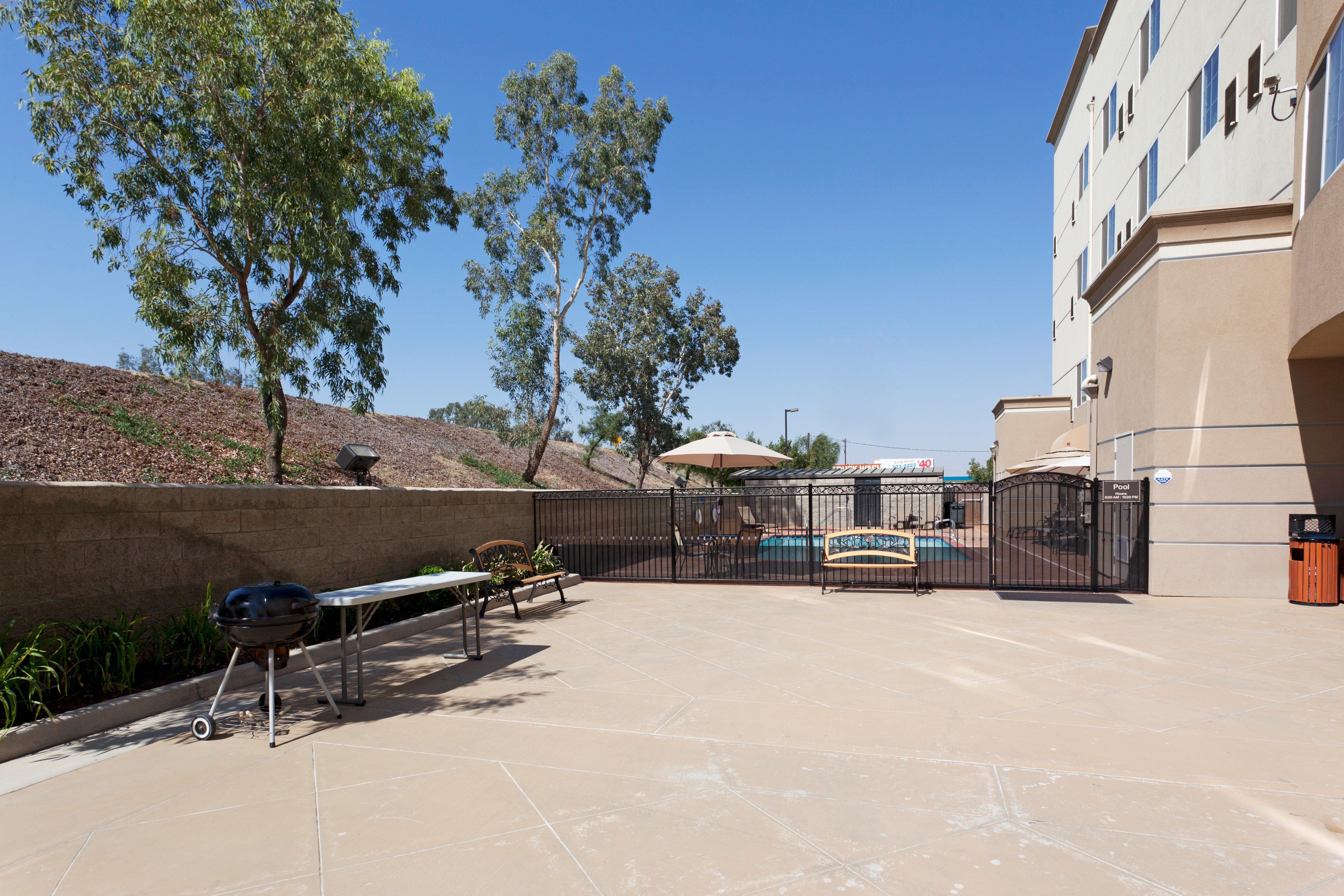 Holiday Inn Express & Suites Bakersfield Central By Ihg Zimmer foto