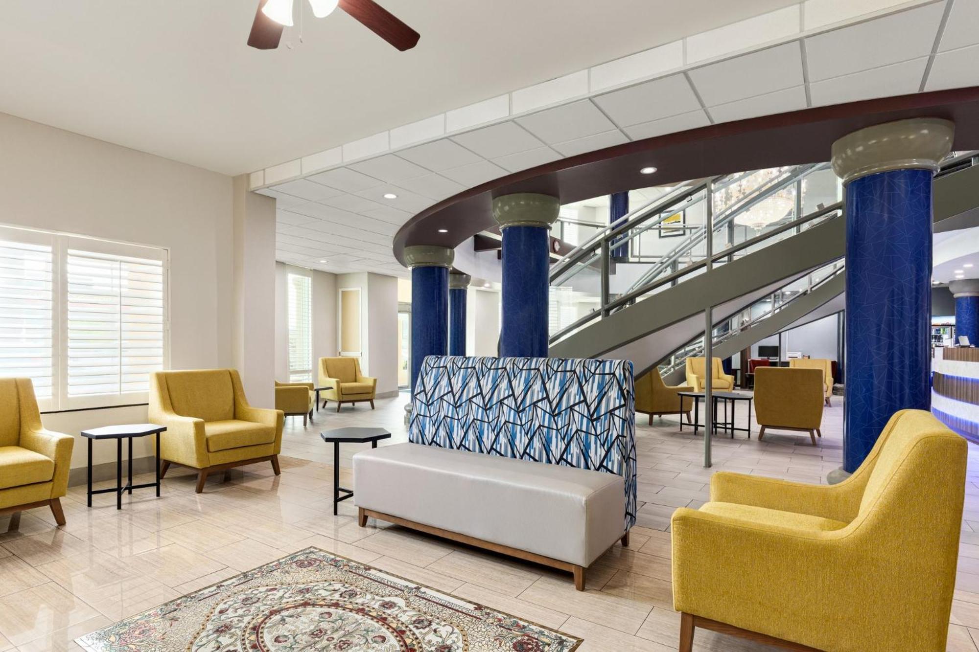 Holiday Inn Express & Suites Bakersfield Central By Ihg Exterior foto