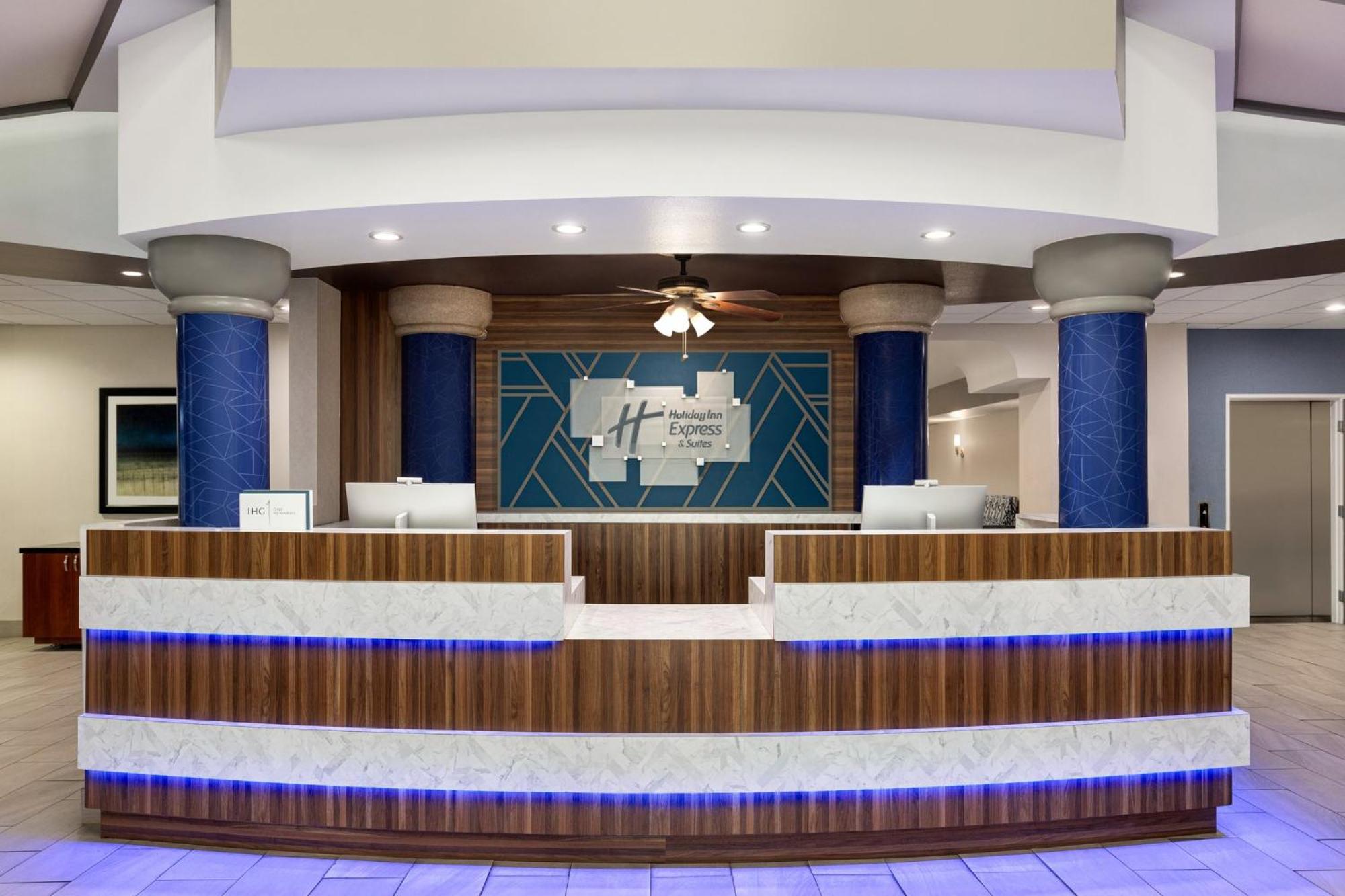 Holiday Inn Express & Suites Bakersfield Central By Ihg Exterior foto