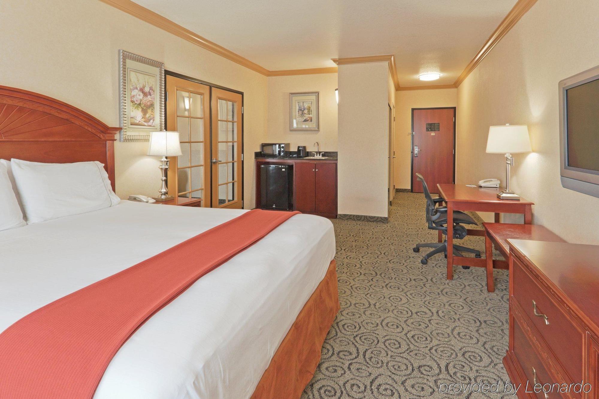 Holiday Inn Express & Suites Bakersfield Central By Ihg Zimmer foto