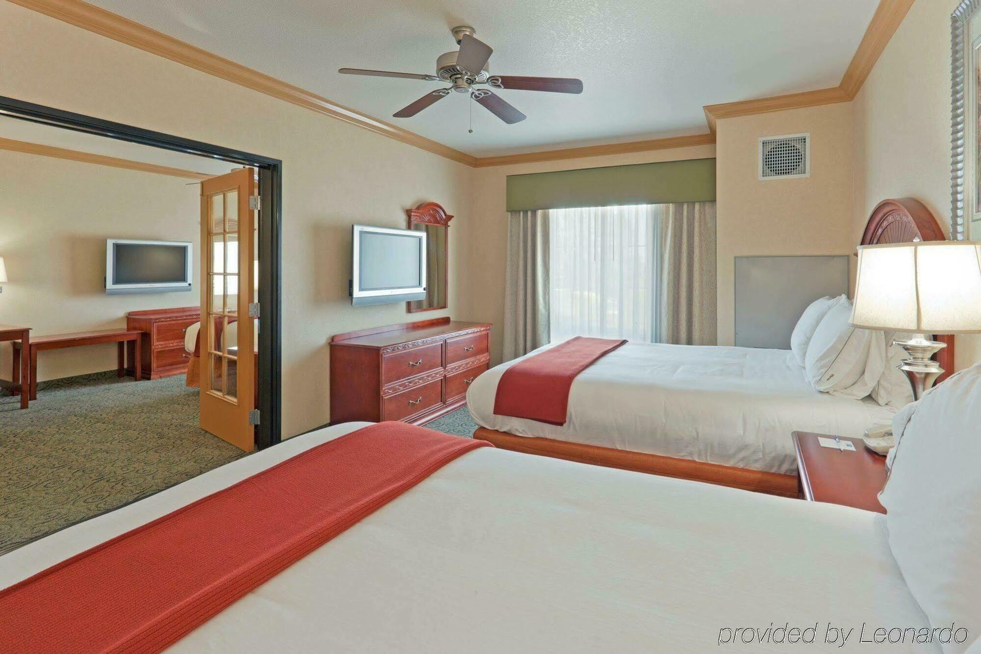 Holiday Inn Express & Suites Bakersfield Central By Ihg Zimmer foto